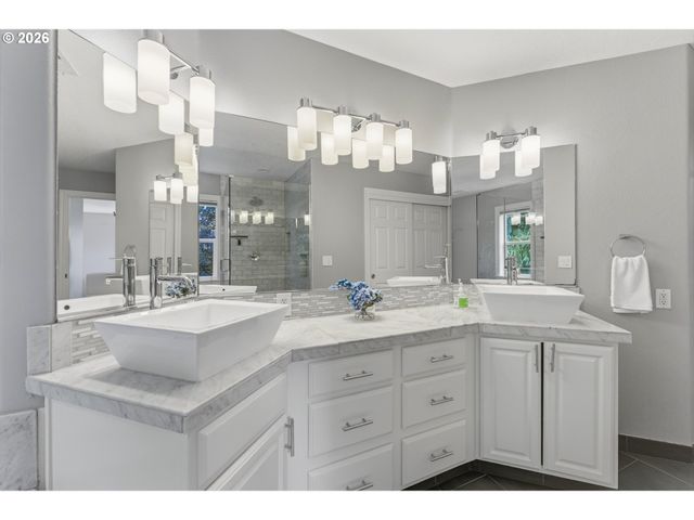 25700 KIMBERLY Dr, West Linn, OR 97068