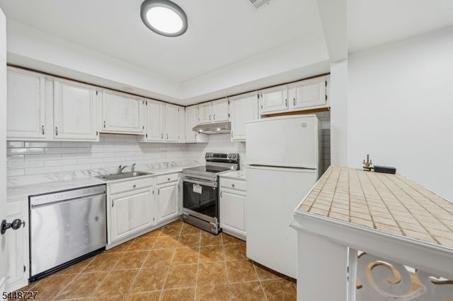 1250 N Broad St A1, Hillside Twp., NJ 07205