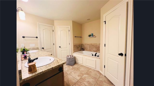 402 Arch Street, Bentonville, AR 72712