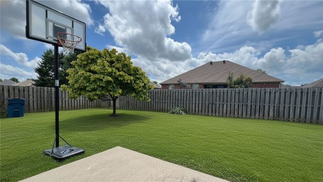 402 Arch Street, Bentonville, AR 72712