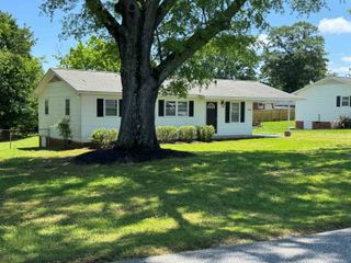 106 Cloverdale Drive, Boiling Springs, SC 29316