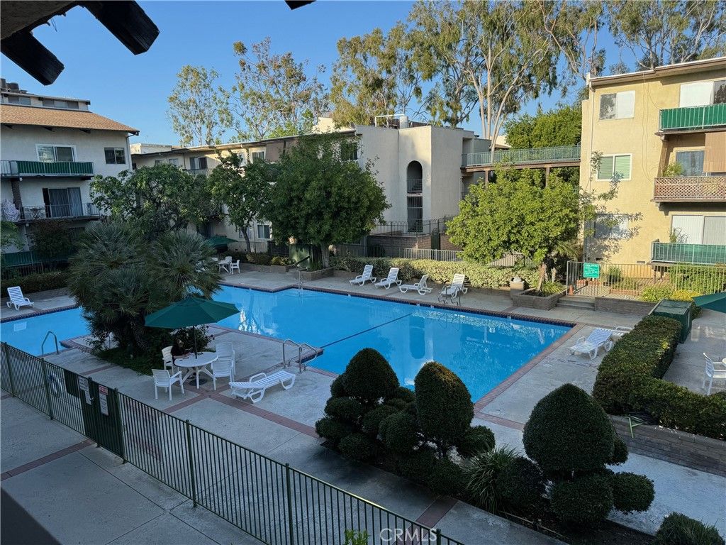 5460 White Oak, Encino, CA 91316 — exterior