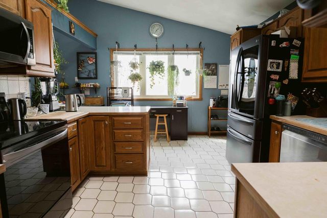 3377 N HACKBARTH ROADS, Janesville, WI 53548