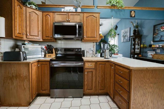 3377 N HACKBARTH ROADS, Janesville, WI 53548