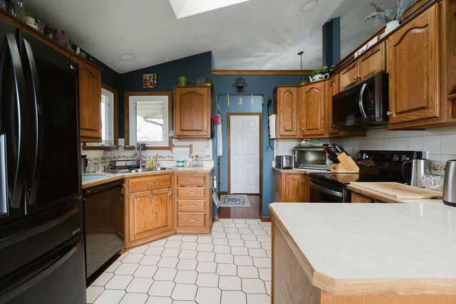 3377 N HACKBARTH ROADS, Janesville, WI 53548