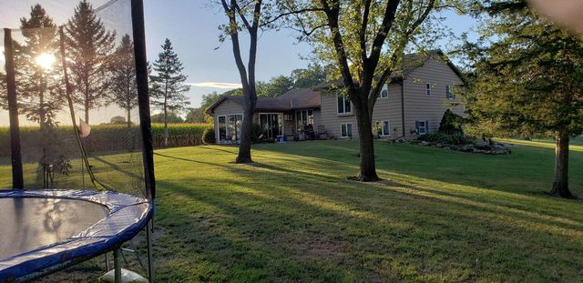 3377 N HACKBARTH ROADS, Janesville, WI 53548
