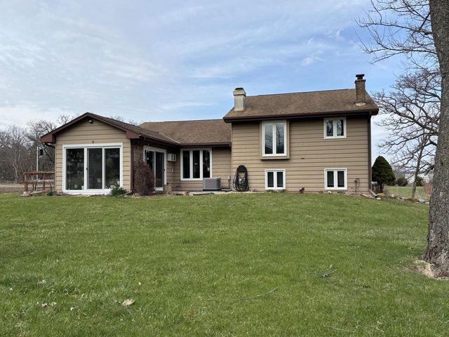 3377 N HACKBARTH ROADS, Janesville, WI 53548
