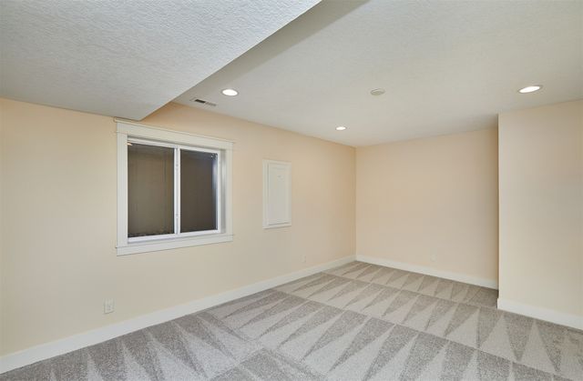 2100 NW Prairie Creek Drive, Grimes, IA 50111