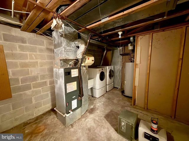 12 ISLAND RUN CT, Baltimore, MD 21228