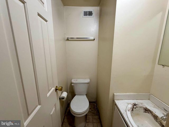 12 ISLAND RUN CT, Baltimore, MD 21228