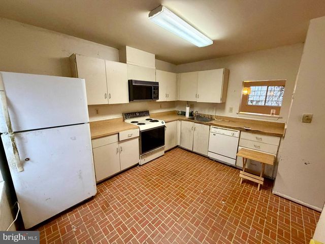 12 ISLAND RUN CT, Baltimore, MD 21228