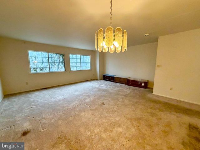 12 ISLAND RUN CT, Baltimore, MD 21228