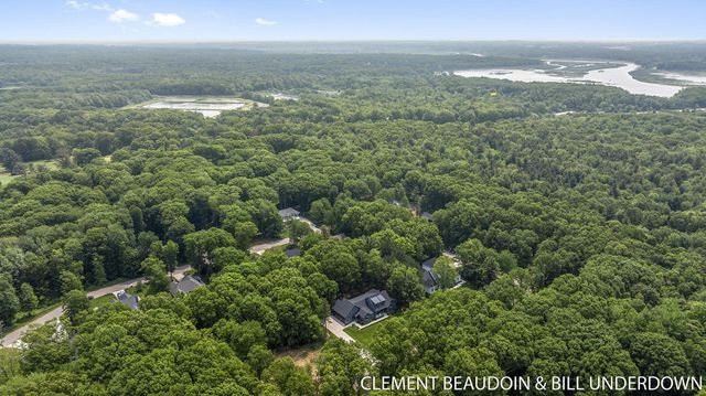 3341 Gaslight Lane, Saugatuck Twp, MI 49453