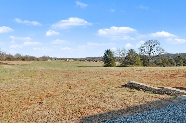 1017 Kennedy Ln, Cottontown, TN 37048