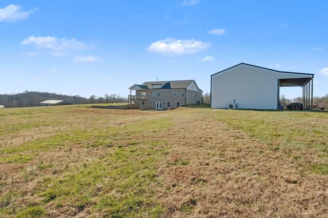 1017 Kennedy Ln, Cottontown, TN 37048