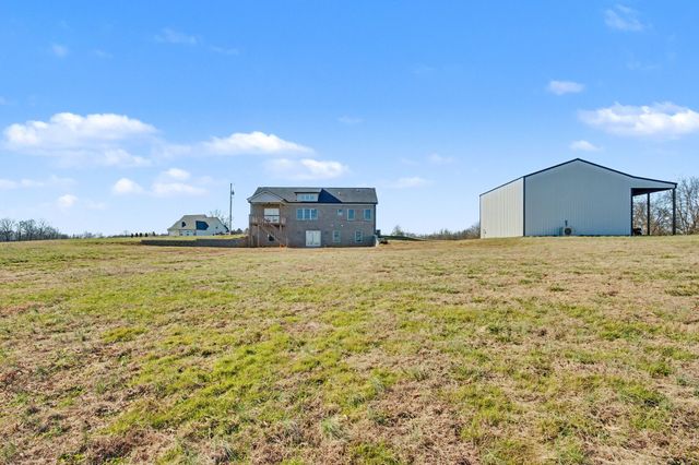 1017 Kennedy Ln, Cottontown, TN 37048