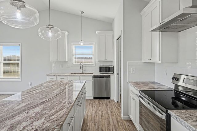 1017 Kennedy Ln, Cottontown, TN 37048