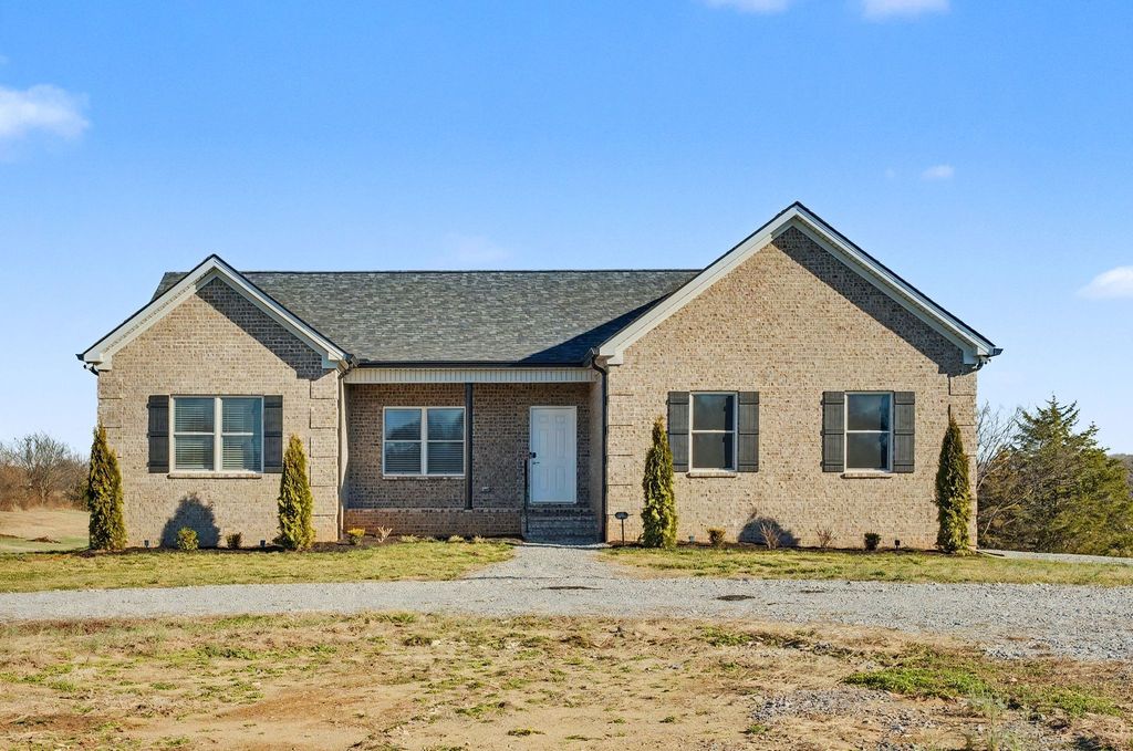 1017 Kennedy Ln, Cottontown, TN 37048