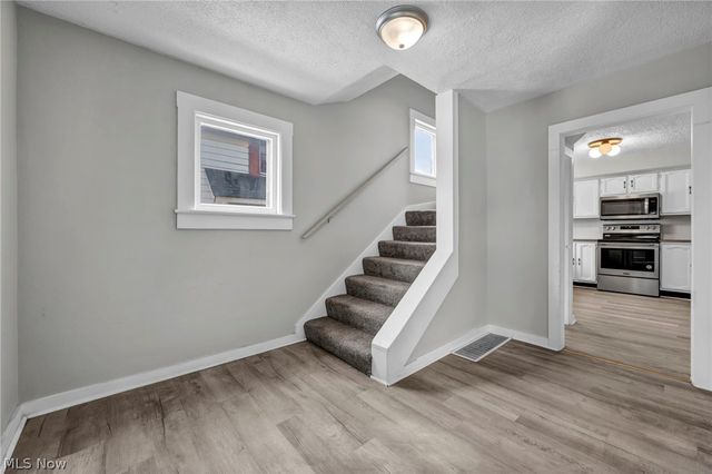 1084 Shannon Avenue, Barberton, OH 44203