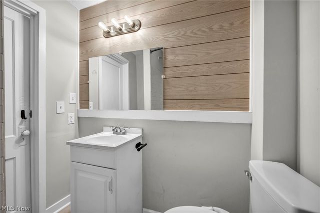 1084 Shannon Avenue, Barberton, OH 44203