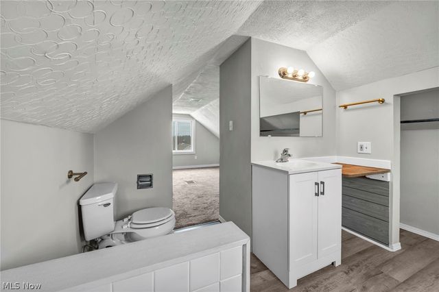 1084 Shannon Avenue, Barberton, OH 44203