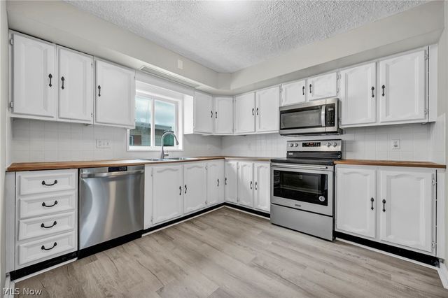 1084 Shannon Avenue, Barberton, OH 44203