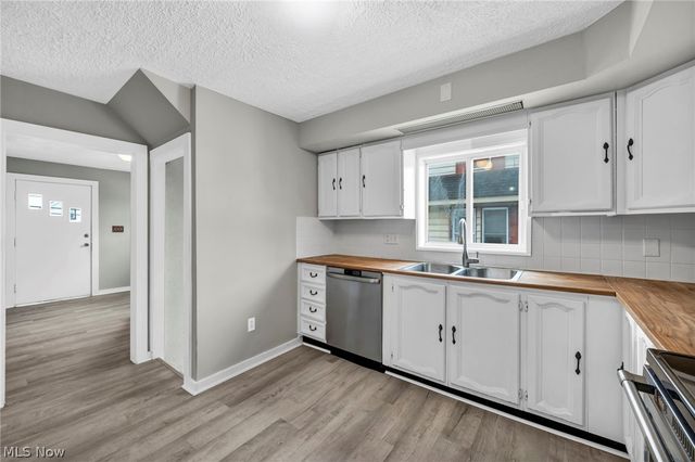 1084 Shannon Avenue, Barberton, OH 44203