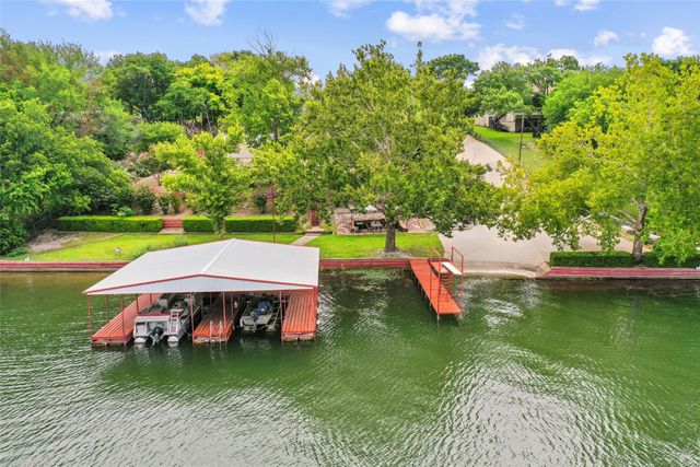363 Oakview Road, Gainesville, TX 76240