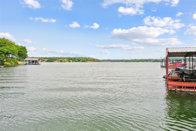 363 Oakview Road, Gainesville, TX 76240