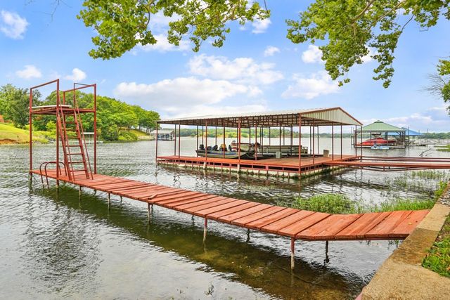 363 Oakview Road, Gainesville, TX 76240
