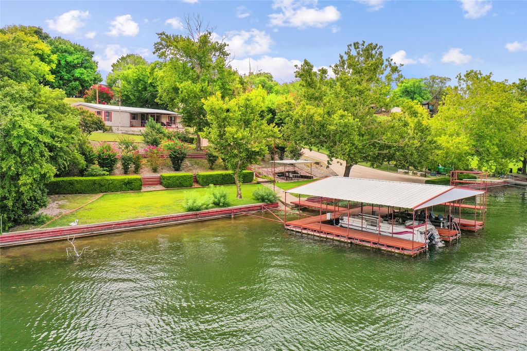 363 Oakview Road, Gainesville, TX 76240