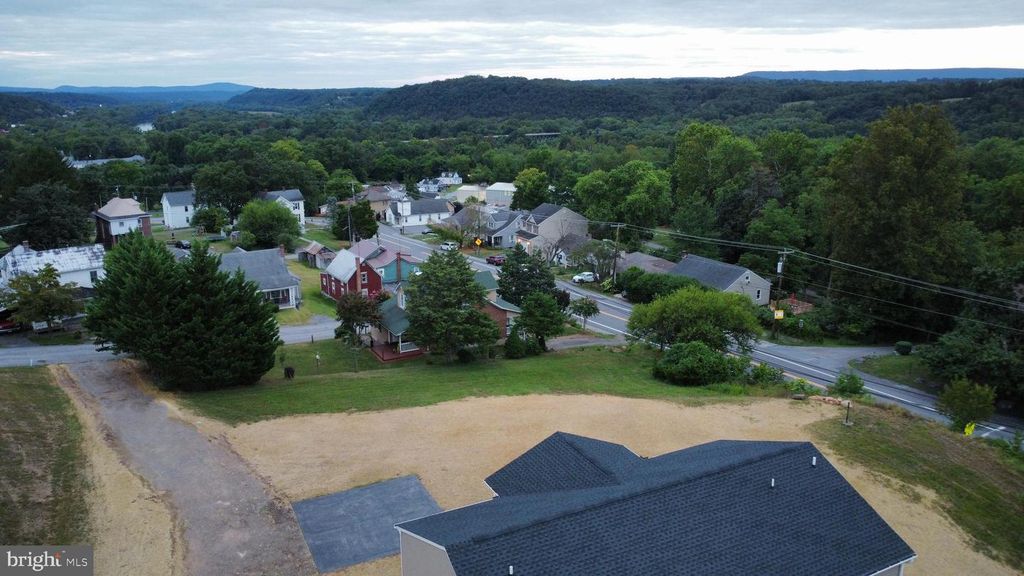 13 TALIAFERRO AVE, Hancock, MD 21750