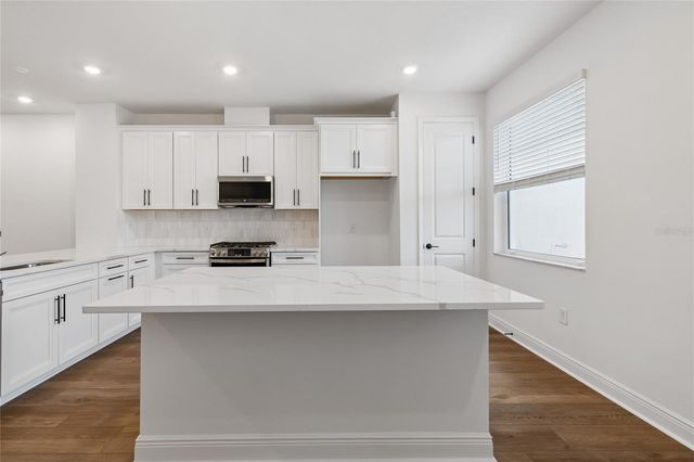 8215 SEAFLOWER PARKWAY, Bradenton, FL 34210