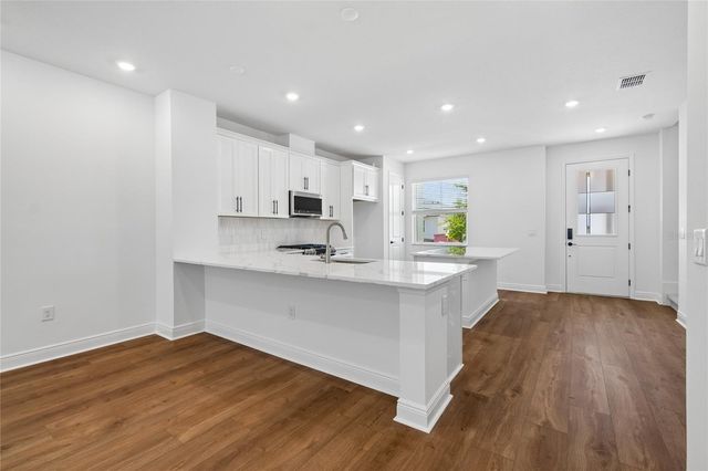 8215 SEAFLOWER PARKWAY, Bradenton, FL 34210