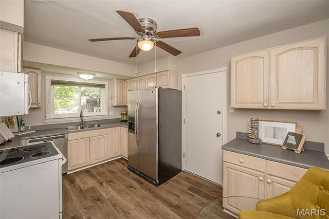 215 Walworth Drive, St Louis, MO 63125