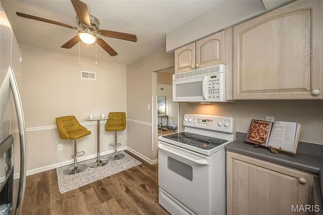 215 Walworth Drive, St Louis, MO 63125