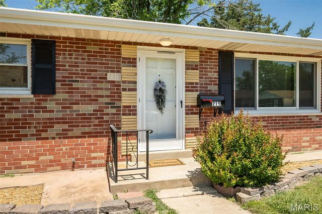215 Walworth Drive, St Louis, MO 63125