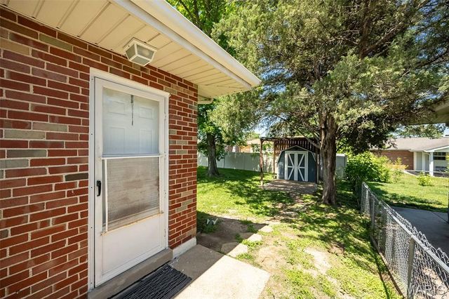 215 Walworth Drive, St Louis, MO 63125