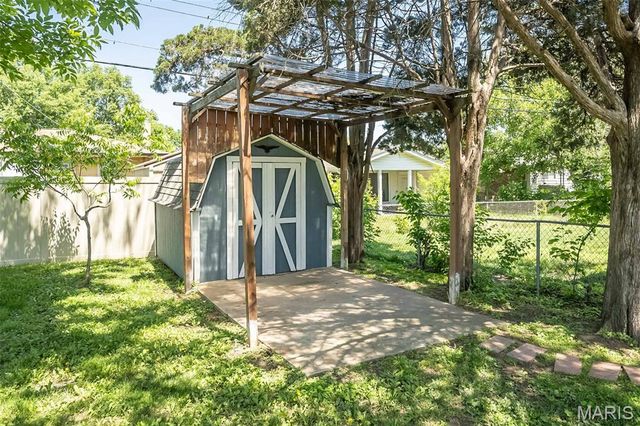 215 Walworth Drive, St Louis, MO 63125
