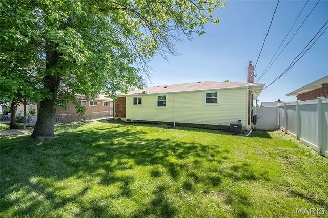 215 Walworth Drive, St Louis, MO 63125