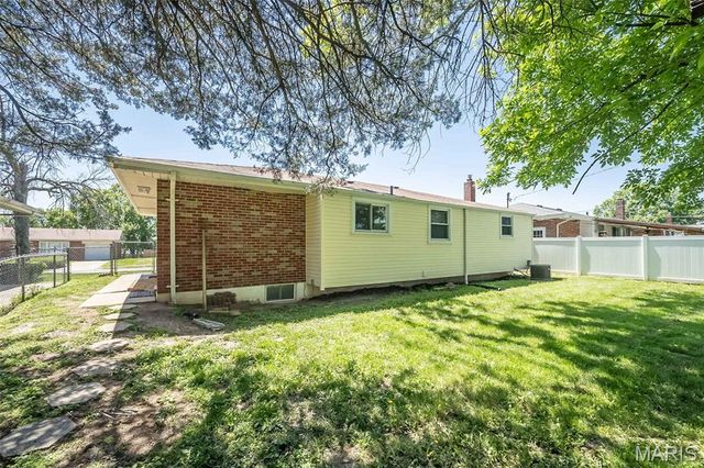 215 Walworth Drive, St Louis, MO 63125