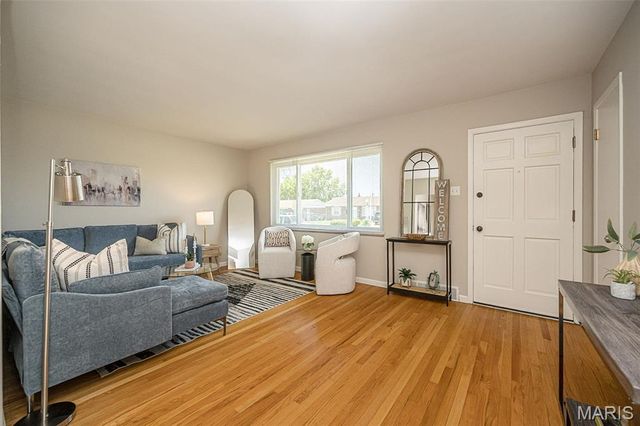 215 Walworth Drive, St Louis, MO 63125