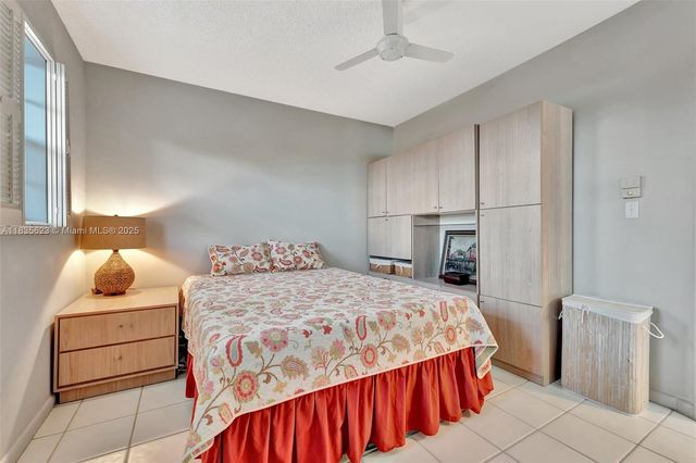 4805 NW 35th St 603, Lauderdale Lakes, FL 33319