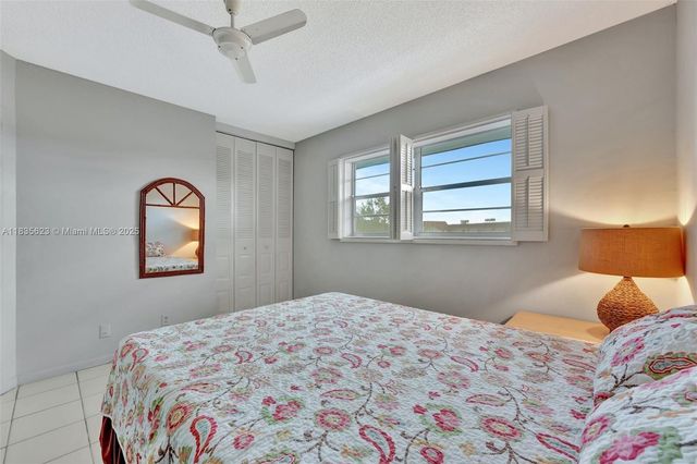 4805 NW 35th St 603, Lauderdale Lakes, FL 33319