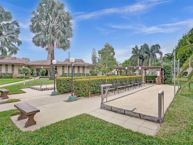 4805 NW 35th St 603, Lauderdale Lakes, FL 33319