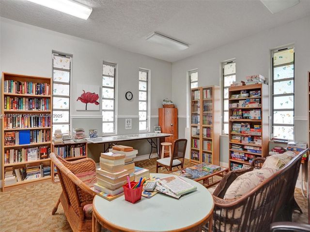 4805 NW 35th St 603, Lauderdale Lakes, FL 33319