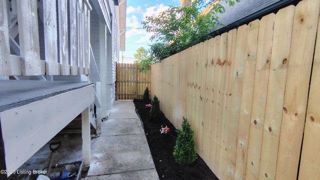 3604 W Market St, Louisville, KY 40212