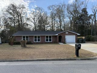 802 Circleview Dr, Dothan, AL 36301