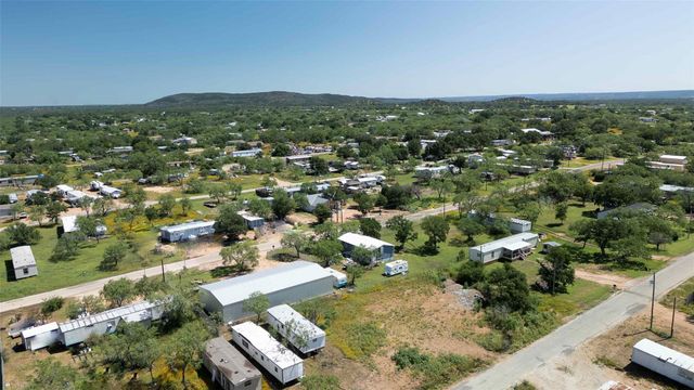 570 Poncho ST, Kingsland, TX 78639