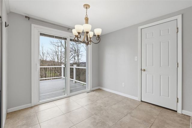 18 Crestwood Dr, Cecil, PA 15321